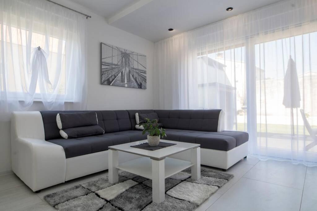 Holiday House Gavran 沃迪切 外观 照片